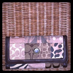 Coach trifold wallet w C’s logo